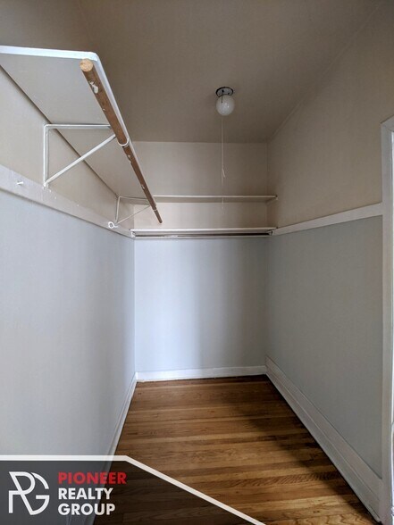 Building Photo - 1044 W George St