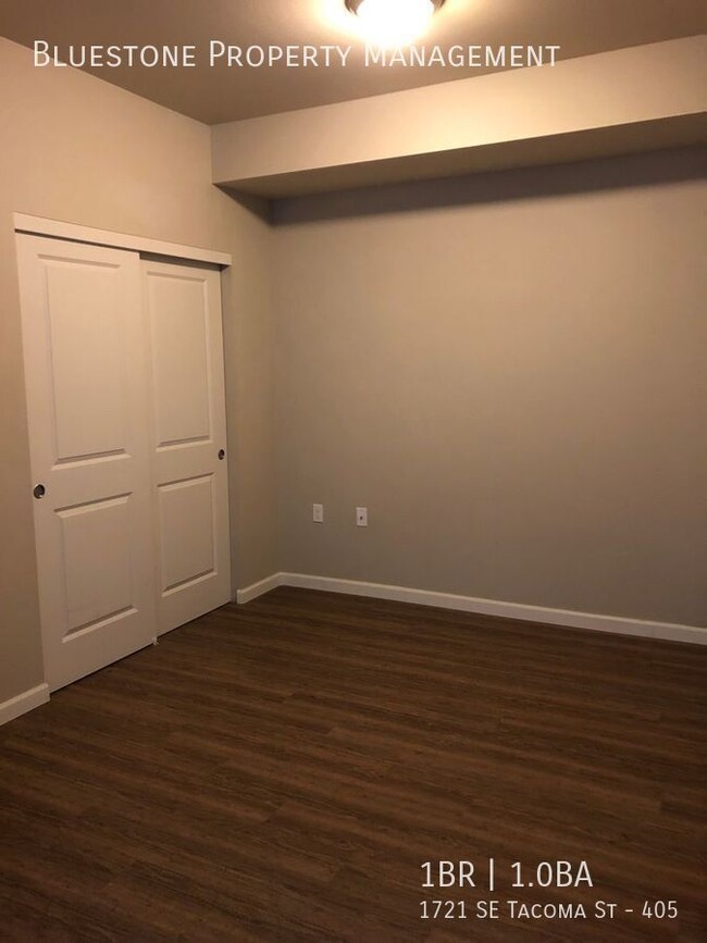 Building Photo - One bedroom in the heart of sellwood! $399...