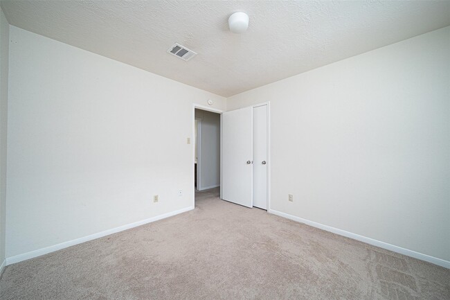 Building Photo - 2838 Colony Dr