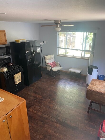 Building Photo - 705 Ponderosa Dr