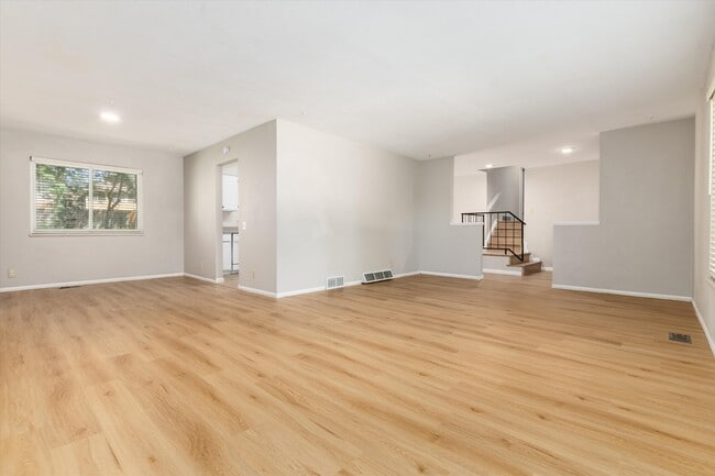 Building Photo - 7426 S Quince Ct