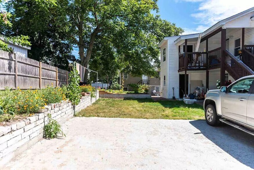 Building Photo - 554 Lake Ave