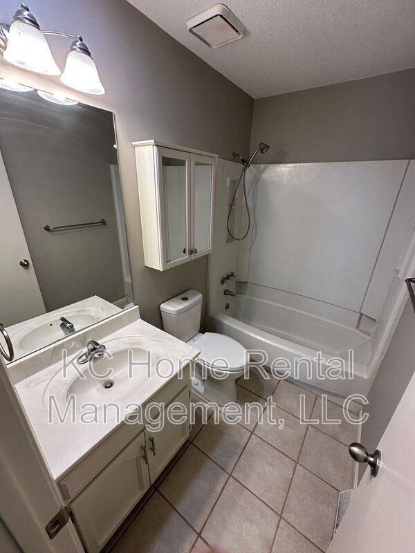 Building Photo - 8640 N Hull Ave