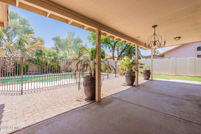 Building Photo - 1449 W Antiqua Dr