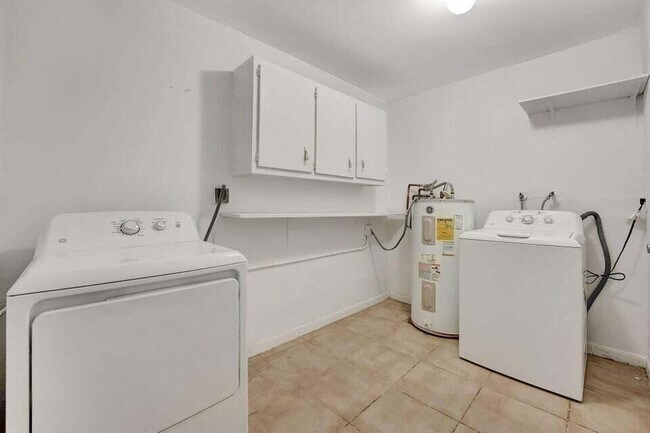 Building Photo - 3511 NW 7th Ct