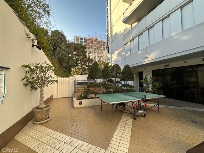 Building Photo - 10660 Wilshire Blvd