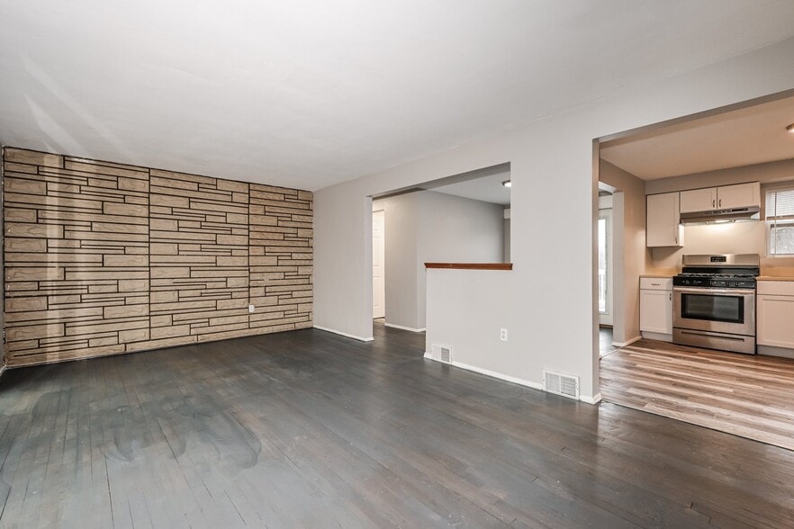 Building Photo - 125 Scott Rd