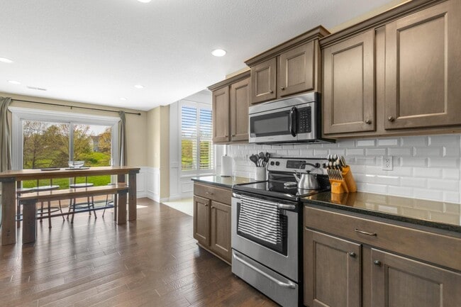 Building Photo - 5611 Abercorn Dr