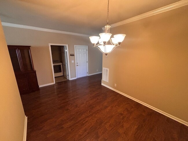 Building Photo - Beautiful 2-Bed, 2.5-Bath Townhouse in Har...