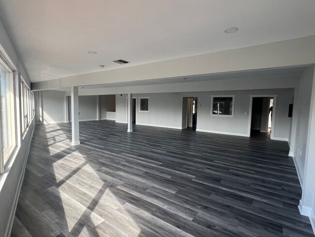 Building Photo - Commercial Space