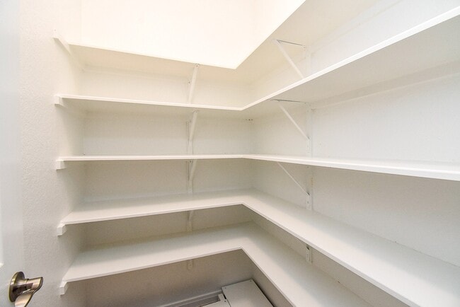Building Photo - 24918 Meadowthorn Crest Ln