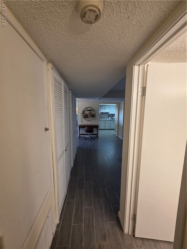 Building Photo - 750 S Royal Crest Cir
