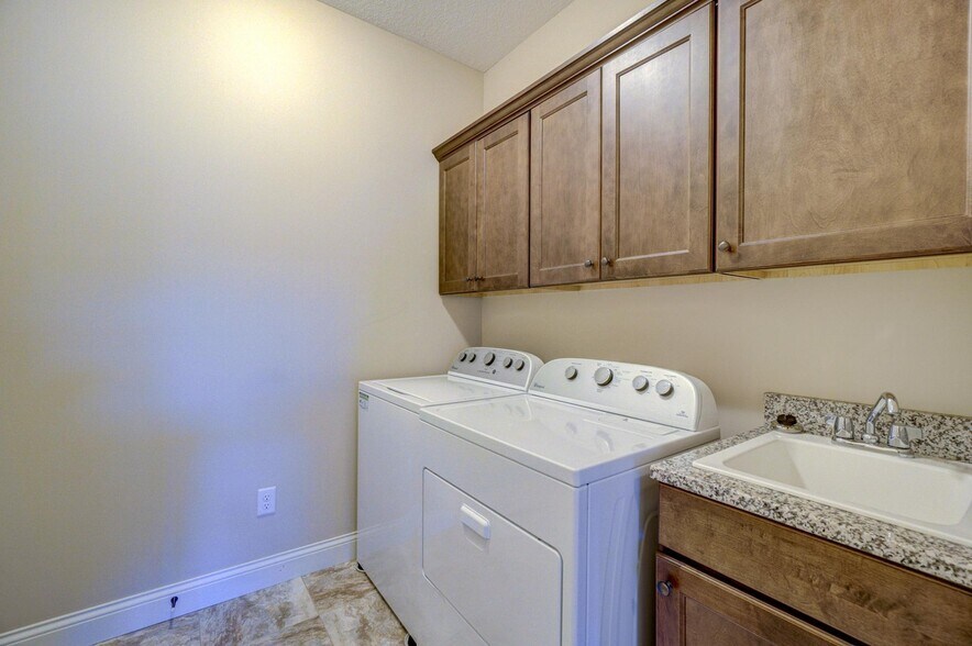 Building Photo - 10889 Retreat Ln