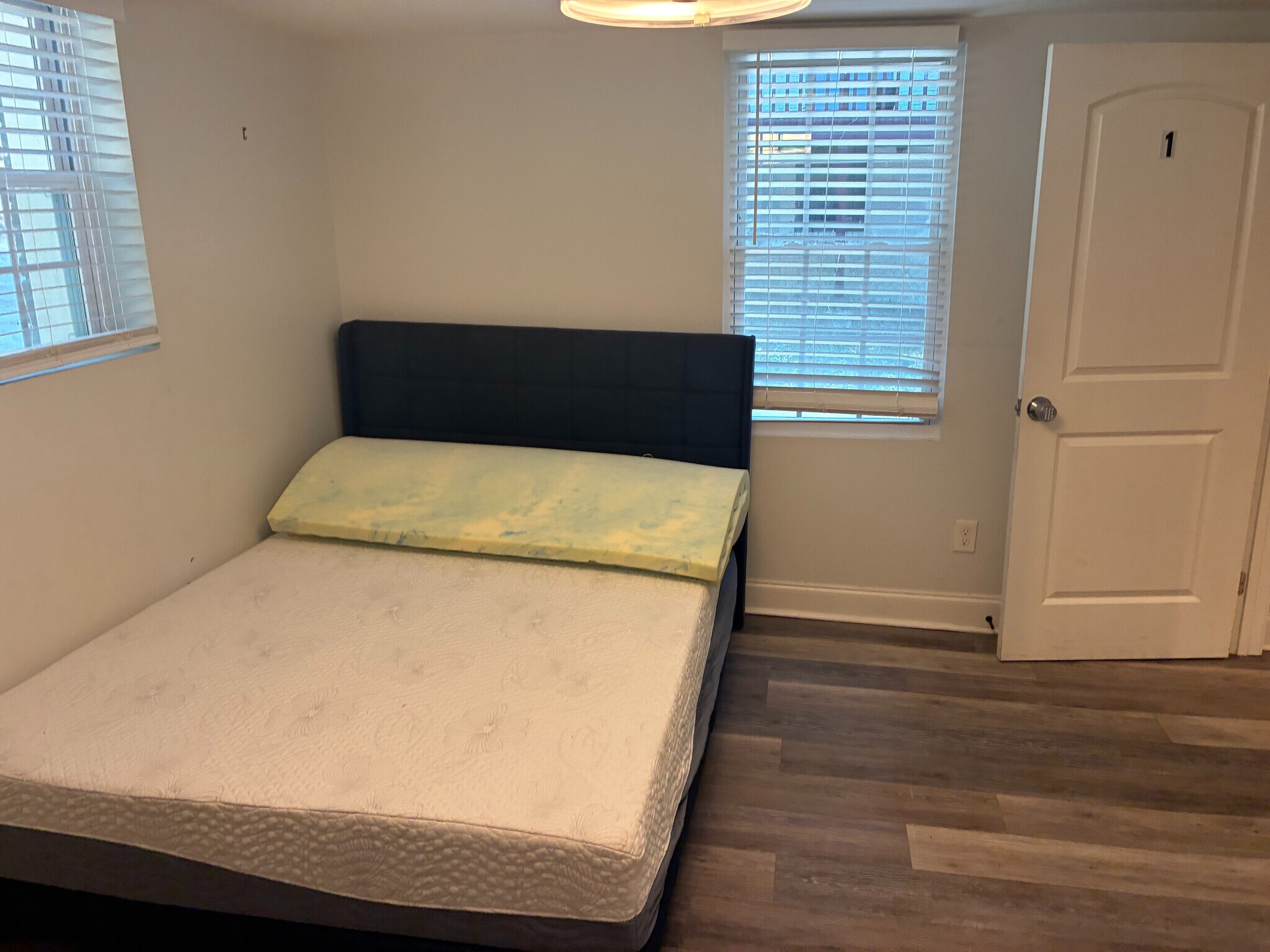 Building Photo - Room in House on Cedar Ave NW