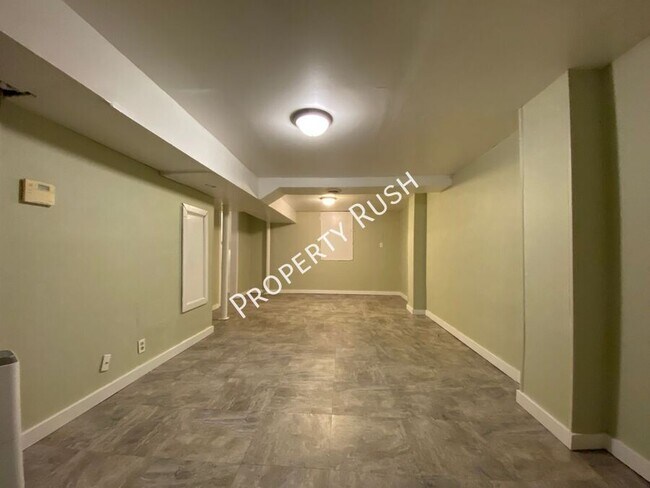 Building Photo - 1503 Pin Oak Dr