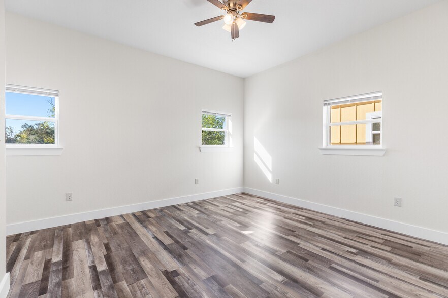 Building Photo - 705 Fifth St