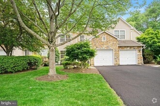 Building Photo - 120 Medinah Dr