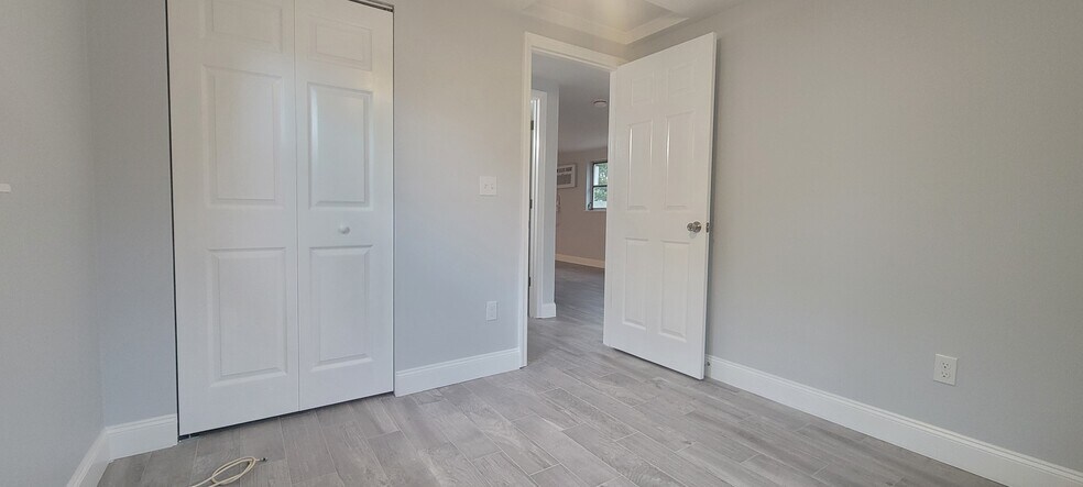 Building Photo - 224 8th Ave N
