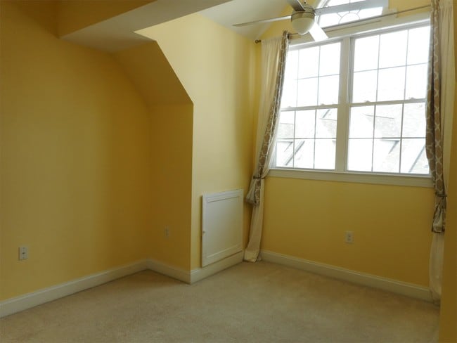 Building Photo - 204 Seneca Way