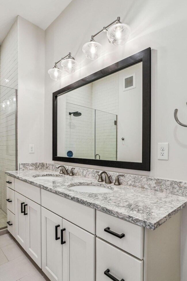 Building Photo - 6745 Longshore St