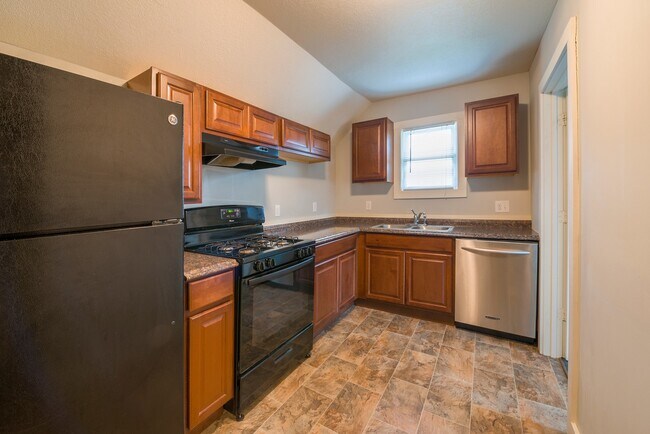 Building Photo - 2418 3rd St NE