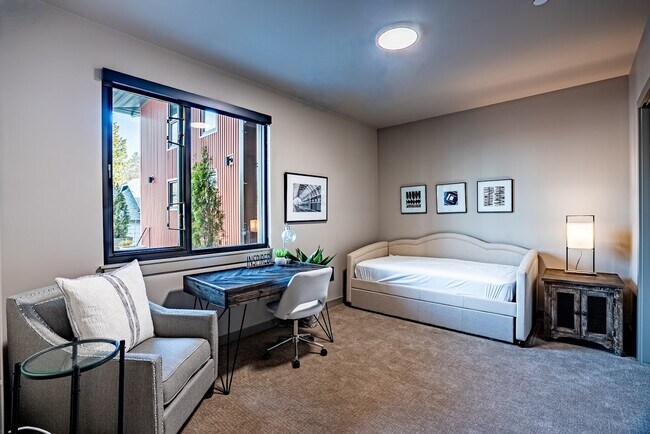 Building Photo - 727 E Front Ave