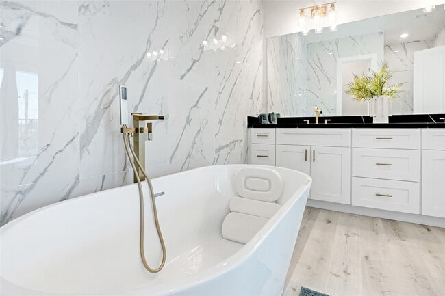 Building Photo - 5908 St Augustine St