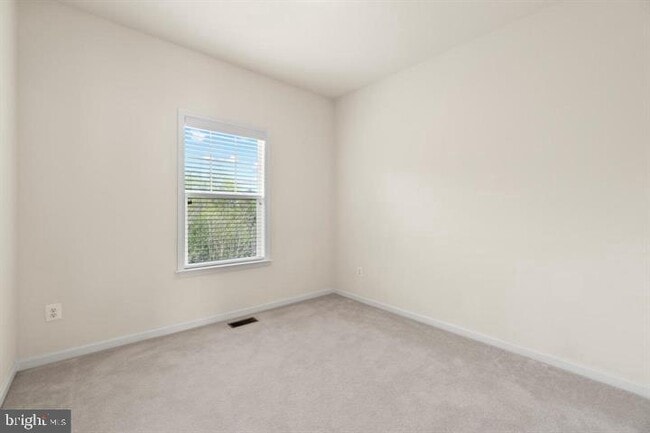 Building Photo - 14160 Catbird Dr