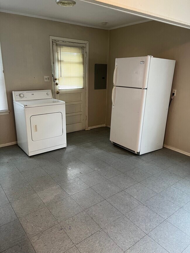 Kitchen - 5905 Greenfield Ave