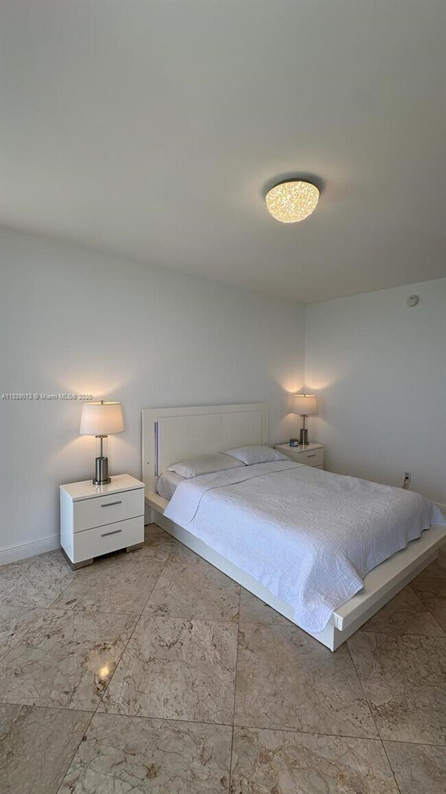 Building Photo - 4775 Collins Ave
