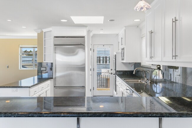 Building Photo - 209 Crest Dr