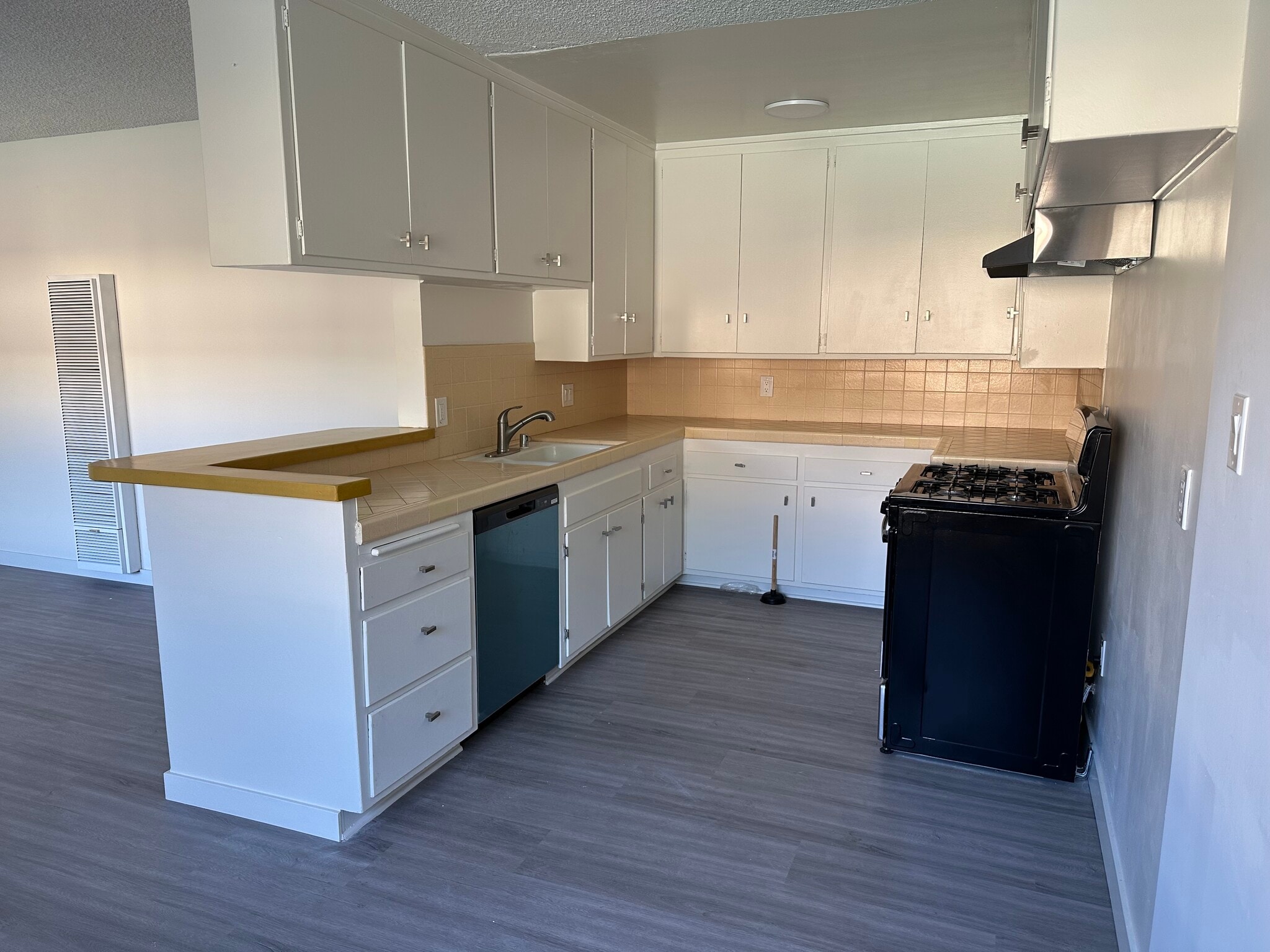 Building Photo - 4785 Don Miguel Dr