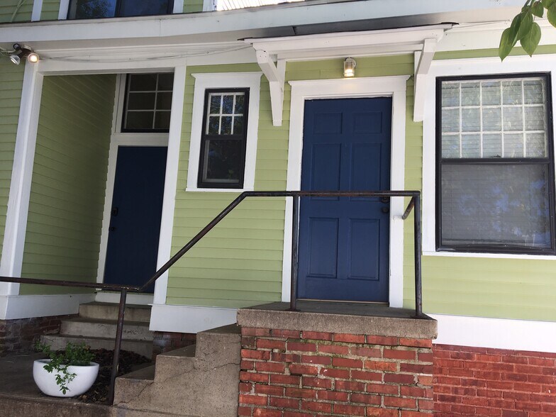 Building Photo - 1004 Scott St