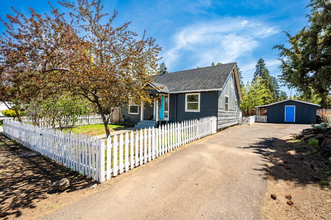 Building Photo - "Charming 3-Bedroom Home Near the Old Mill"