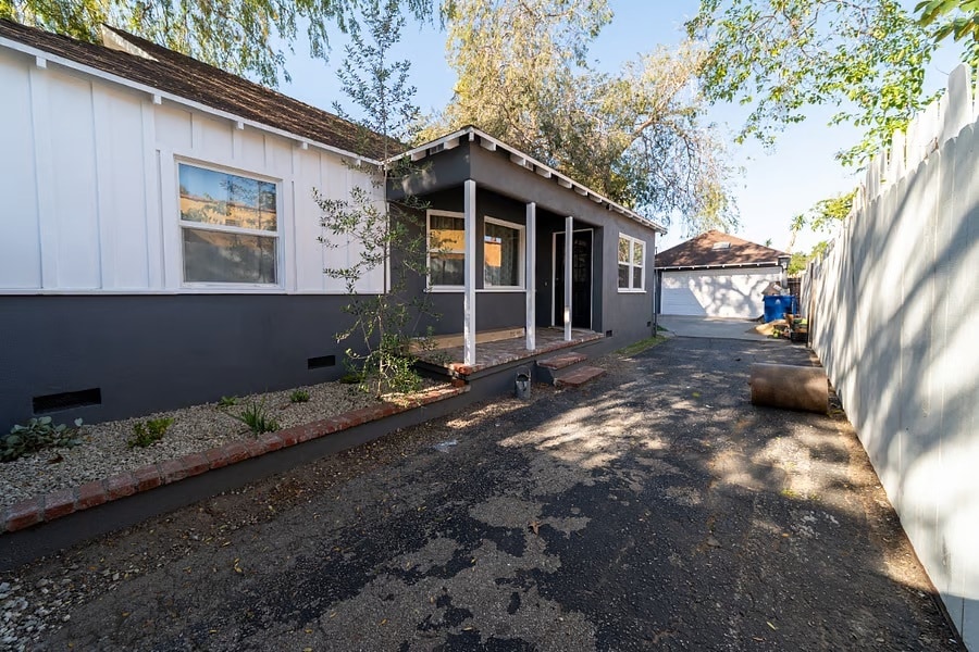 Building Photo - 15745 Leadwell St
