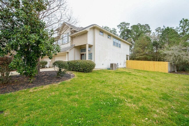 Building Photo - 2 Stone Arrow Pl