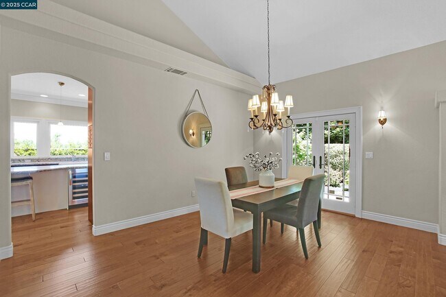 Building Photo - 706 Endsleigh Ct