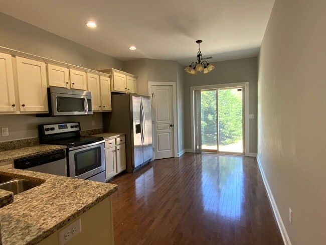Building Photo - 2bd 2.5ba Townhome in Germantown/Neuhoff District