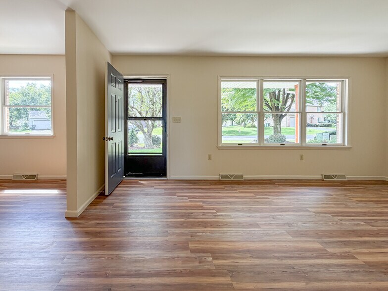 Building Photo - 340 Woodchuck Dr