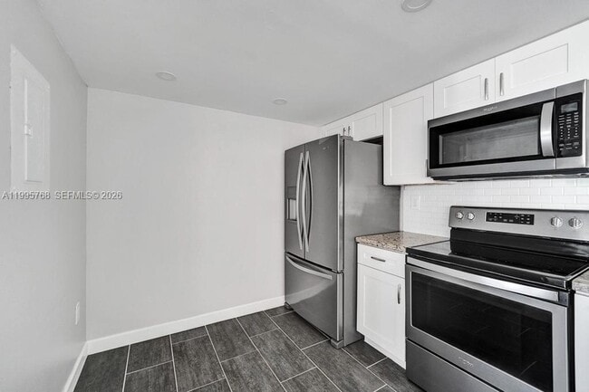 Building Photo - 520 SE 5 Ave