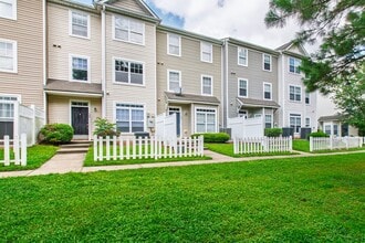 Building Photo - Beautifully Updated 3-Bedroom Townhome Nea...