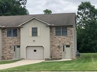 Building Photo - 479 Sparrow Way