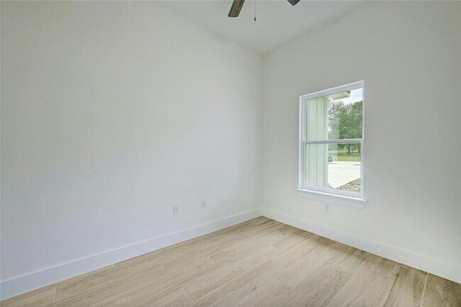 Building Photo - 14 Rhapsody Ln