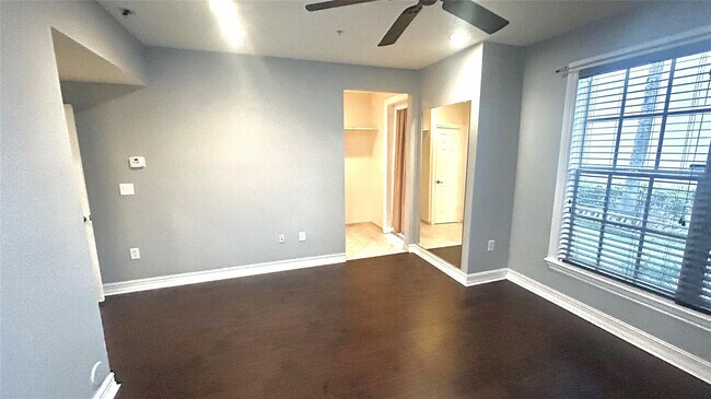 Building Photo - 2720 NE 9th Ave