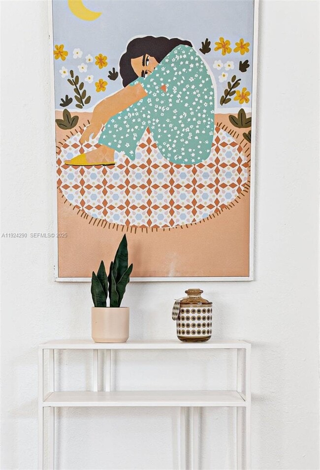 Building Photo - 811 Tequesta St