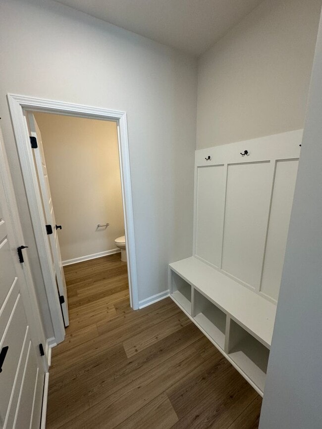 Building Photo - Built in 2024 End Unit with very convenien...