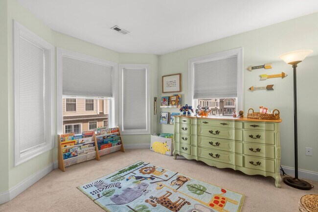 Building Photo - 85 Camp Ave