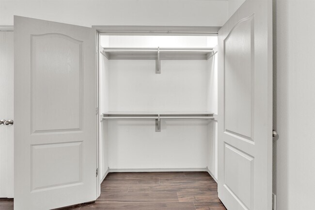 Building Photo - 204 Welland Dr