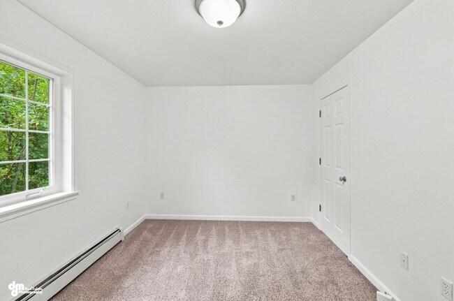 Building Photo - 8643 Lynnette Dr