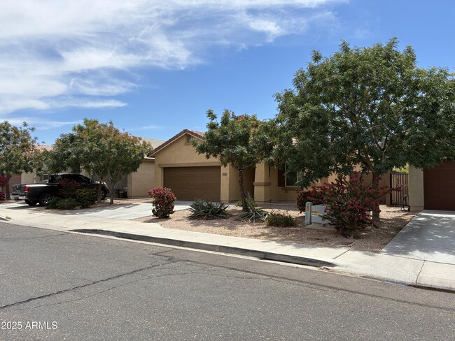 Building Photo - 11749 W Chase Ln